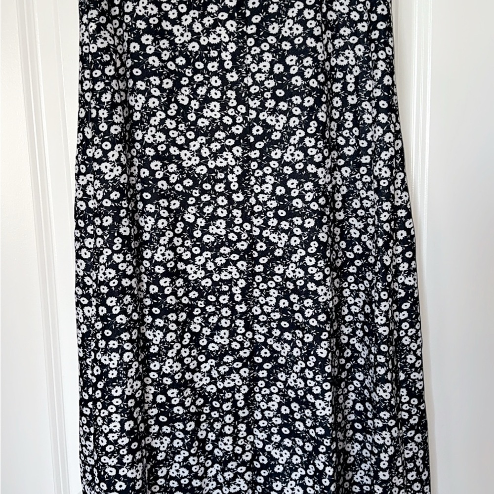 Black and White A-Line Midi Skirt for Casual Wear